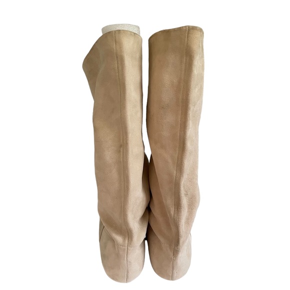 Bally Suede flat boots. On narrow side can fit smaller size without sliding. - Picture 4 of 11